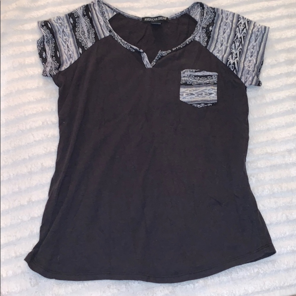 V-Neck short sleeve shirt